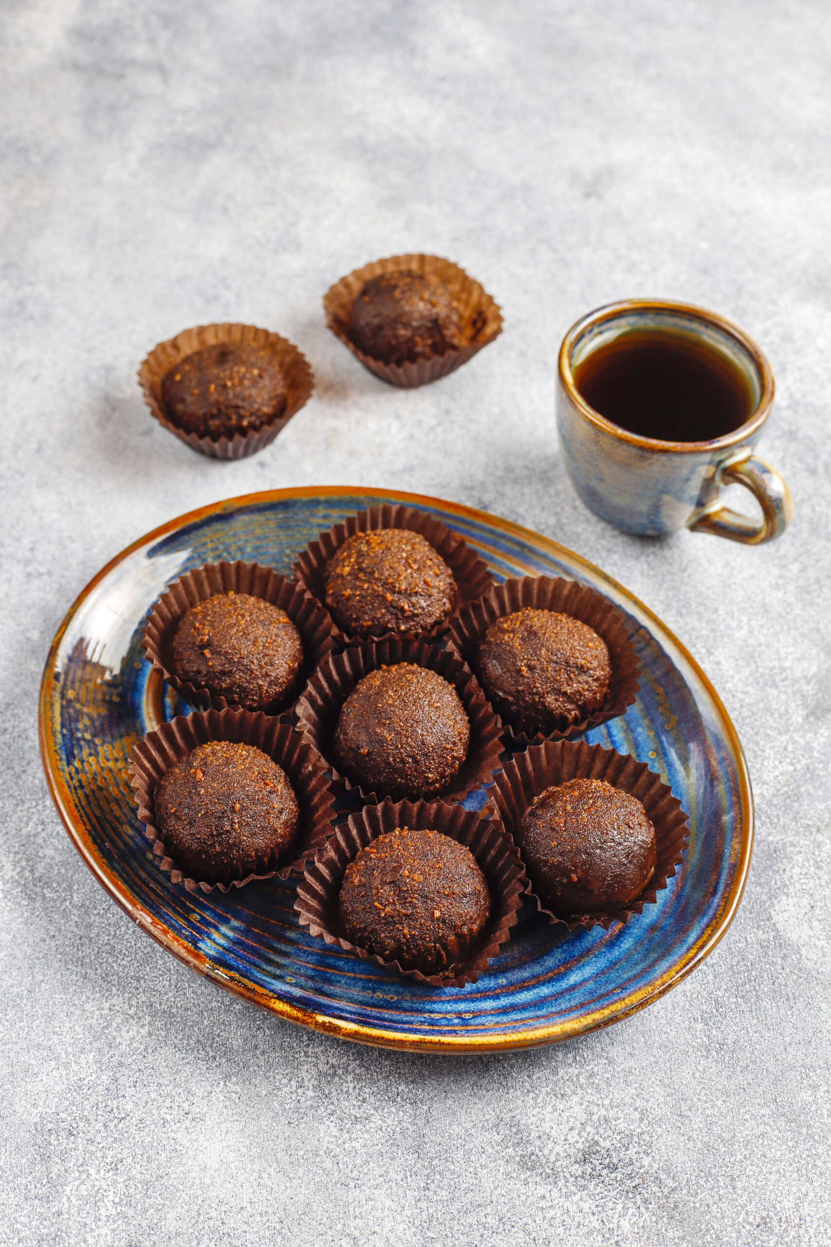 Chocolate balls with cocoa powder.
